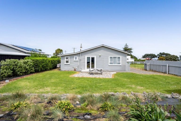 Photo of property in 39 Domett Street, Opunake, 4616