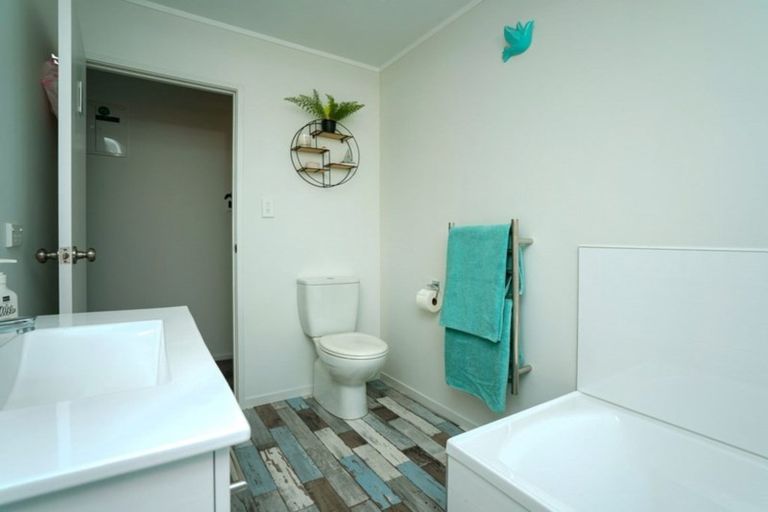 Photo of property in 3 Thorburn Avenue, Red Beach, 0932