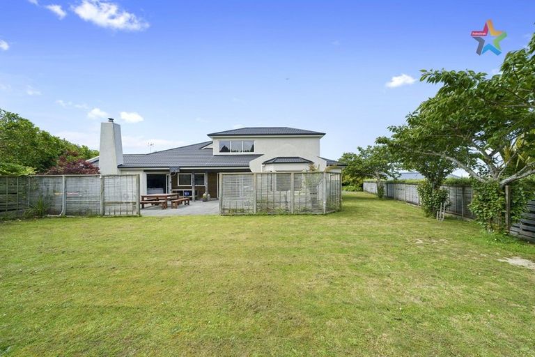 Photo of property in 41 Arahiwi Grove, Tirohanga, Lower Hutt, 5010