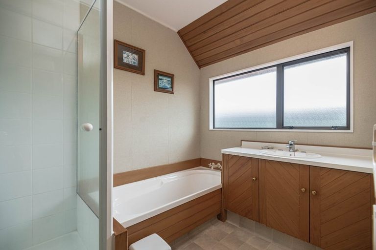 Photo of property in 11 Montrose Grove, Churton Park, Wellington, 6037