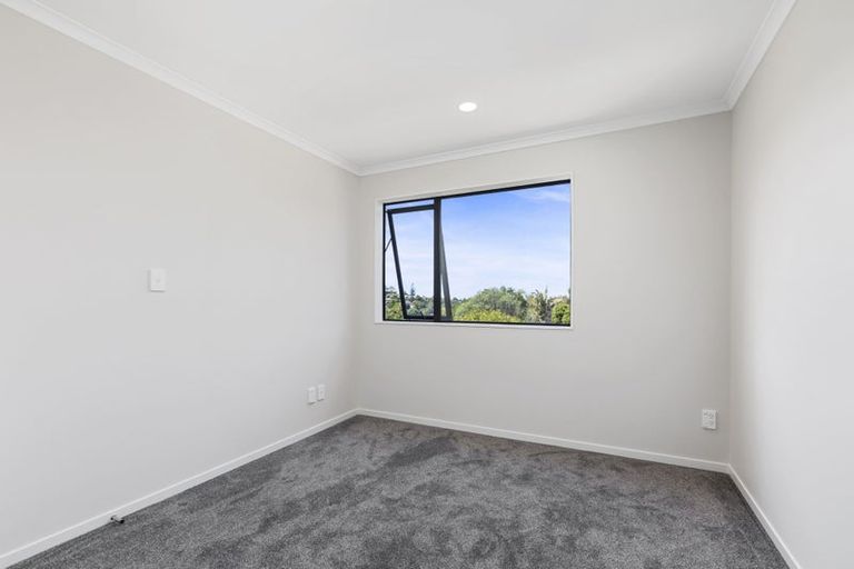 Photo of property in 10a Neilon Place, Northcross, Auckland, 0632