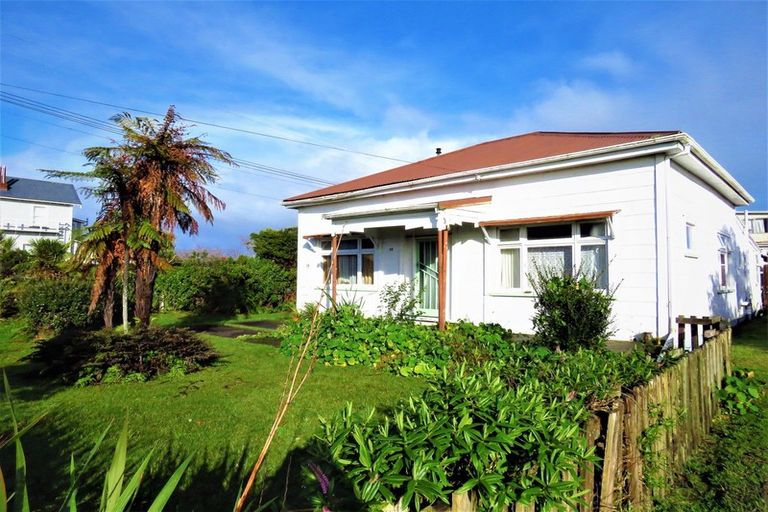 Photo of property in 38 Queen Street, Westport, 7825