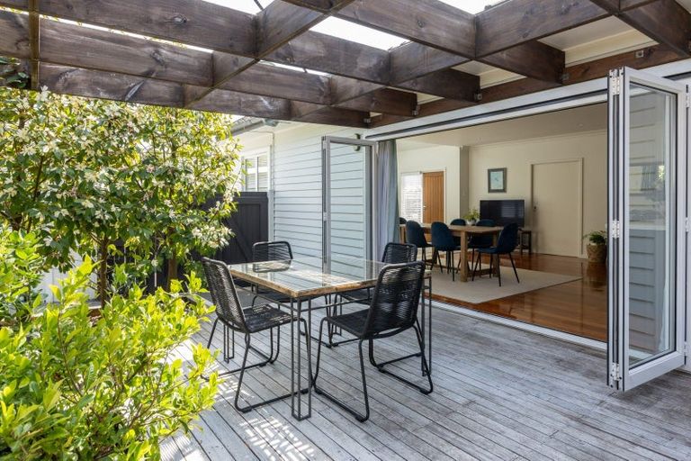 Photo of property in 28 Tauroa Road, Havelock North, 4130
