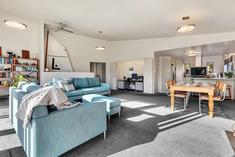 Photo of property in 96a Eskdale Road, Birkdale, Auckland, 0626