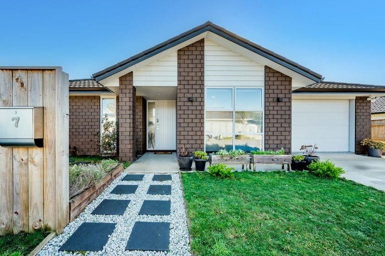 Photo of property in 7 Kikorangi Way, Paraparaumu, 5032