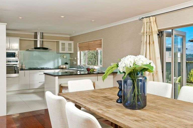 Photo of property in 7 Wye Oak Drive, Schnapper Rock, Auckland, 0632