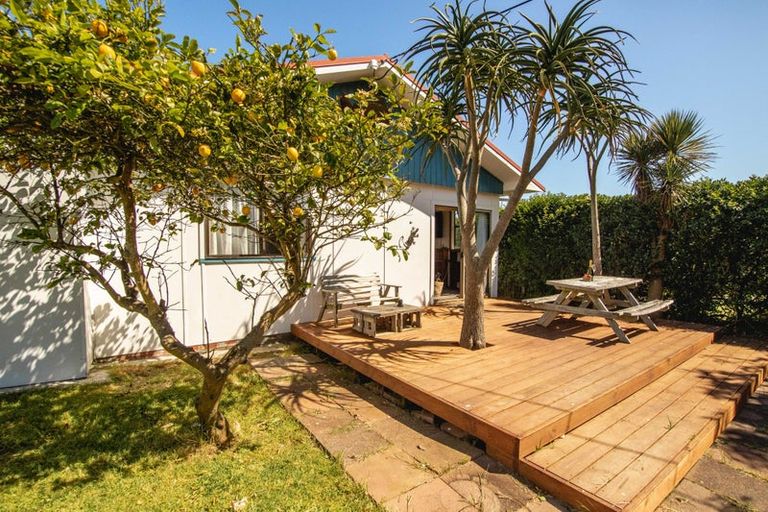 Photo of property in 33 Gawler Street, Te Horo Beach, Otaki, 5581