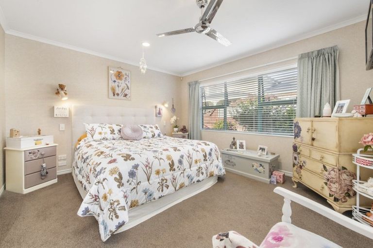 Photo of property in 6 Maddison Place, Welcome Bay, Tauranga, 3112