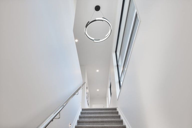 Photo of property in 18b Mackenzie Street, Te Atatu South, Auckland, 0610