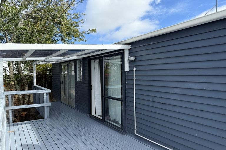 Photo of property in 3 Donovan Avenue, Massey, Auckland, 0614
