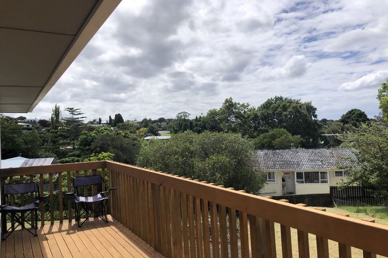 Photo of property in 9 Hatherlow Street, Glenfield, Auckland, 0629