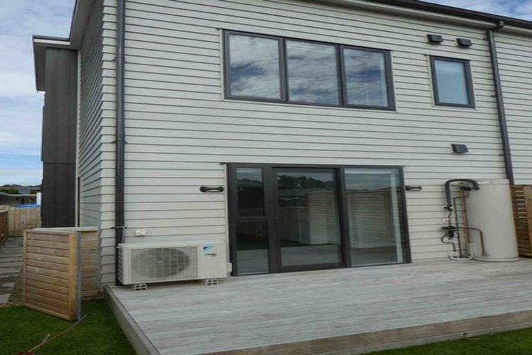 Photo of property in 4/504 Don Buck Road, Massey, Auckland, 0614