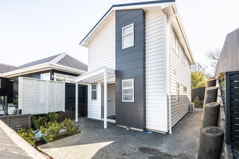 Photo of property in 27e Ranui Terrace, Tawa, Wellington, 5028
