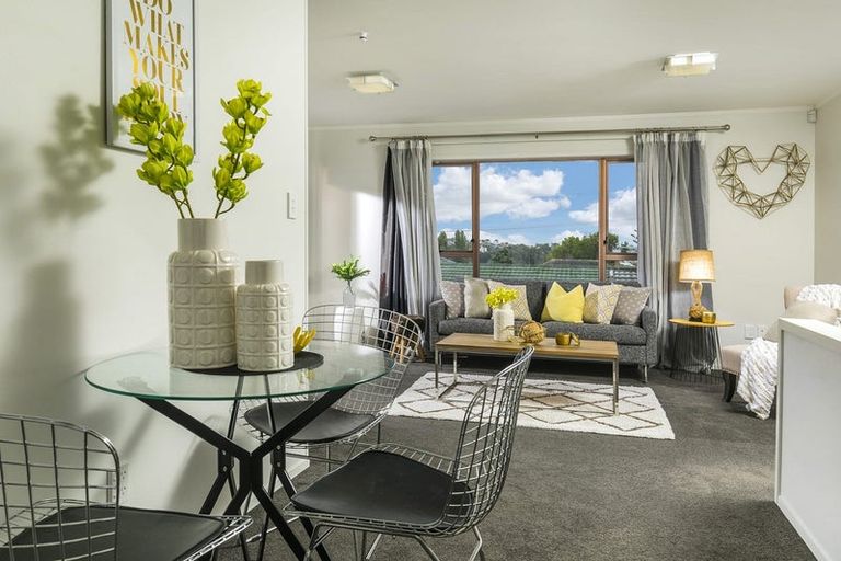 Photo of property in 1/744 Te Atatu Road, Te Atatu Peninsula, Auckland, 0610