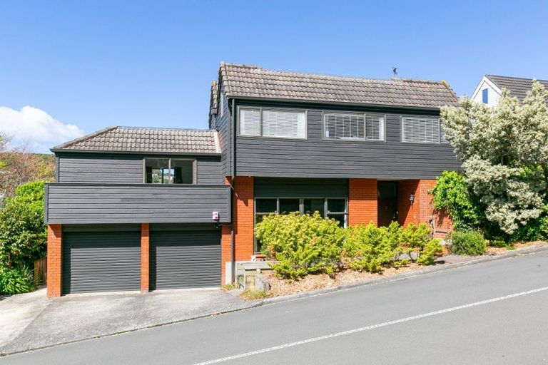 Photo of property in 15 Amapur Drive, Khandallah, Wellington, 6035