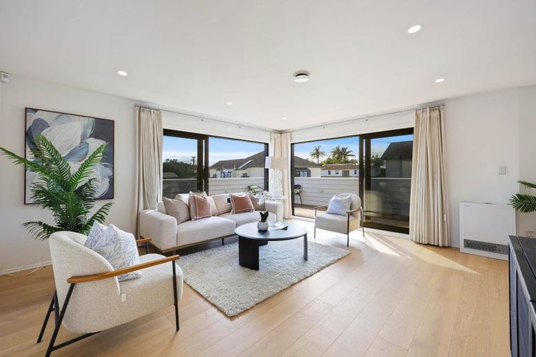 Photo of property in 2/30 Eastern Beach Road, Eastern Beach, Auckland, 2012