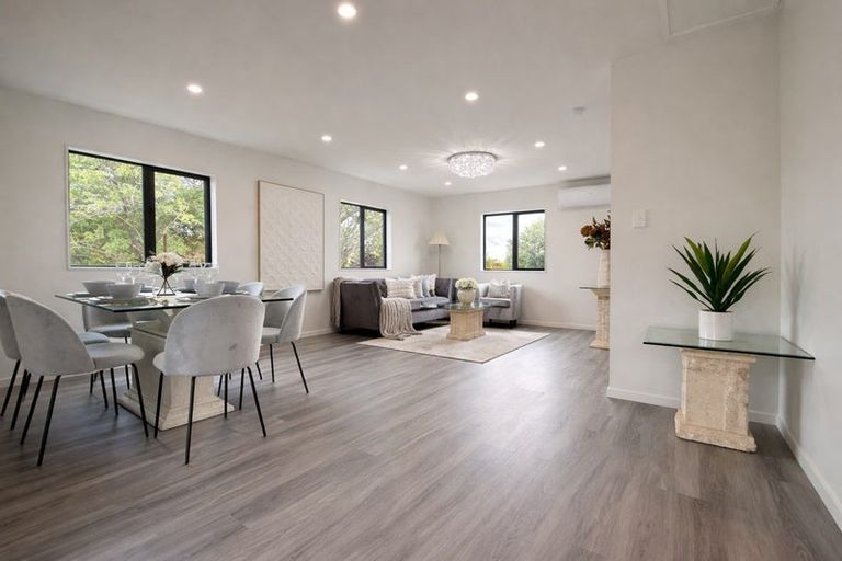Photo of property in 4253 Great North Road, Glendene, Auckland, 0602