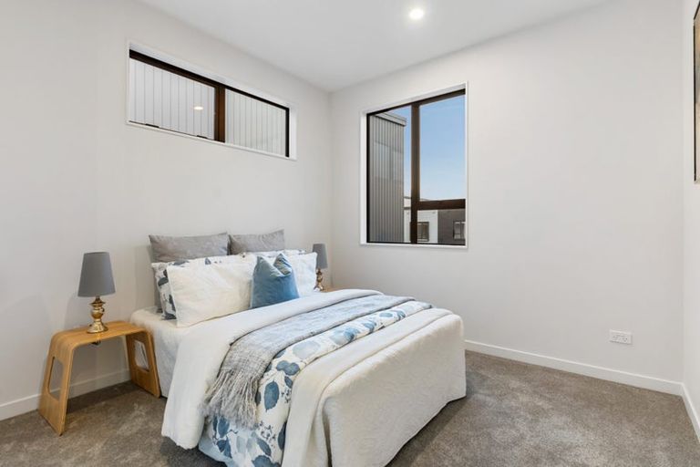 Photo of property in 43 Puihi Crescent, Massey, 0614