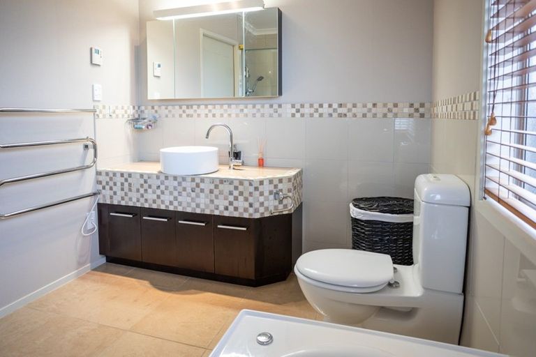 Photo of property in 7 Rothesay Place, Highbury, Palmerston North, 4412