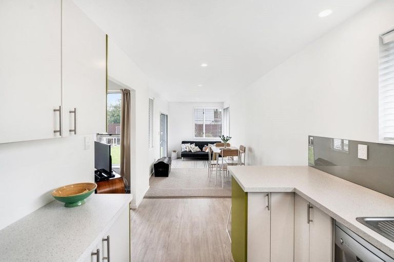 Photo of property in 34 Oakley Crescent, Hornby, Christchurch, 8042