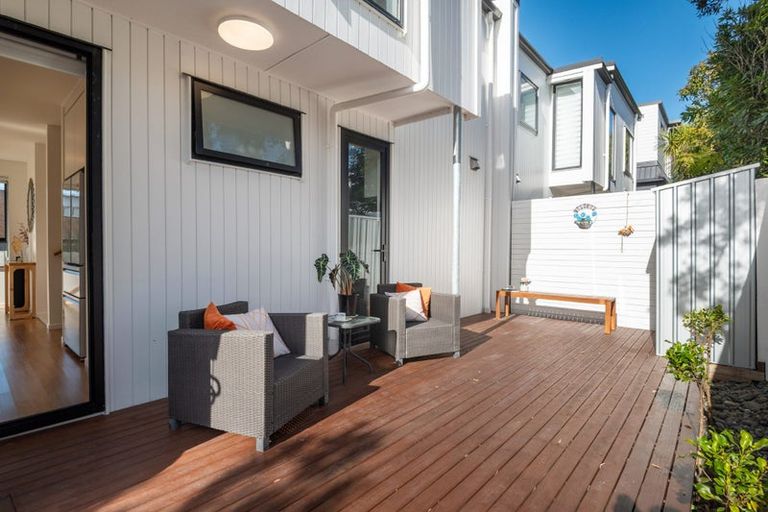 Photo of property in 61b Knights Road, Rothesay Bay, Auckland, 0630