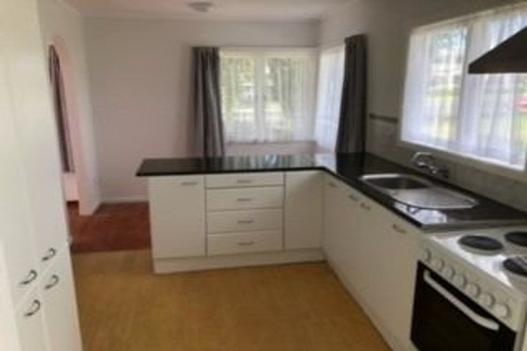 Photo of property in 51 Beach Road, Te Atatu Peninsula, Auckland, 0610