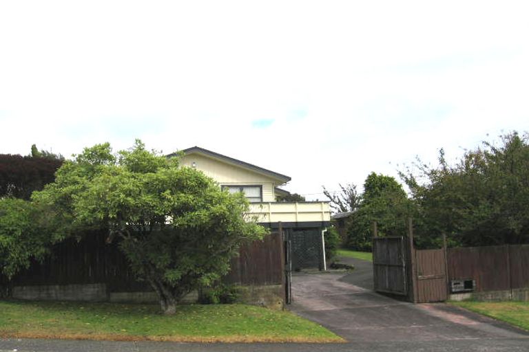 Photo of property in 1 Kaikoura Street, Henderson, Auckland, 0612
