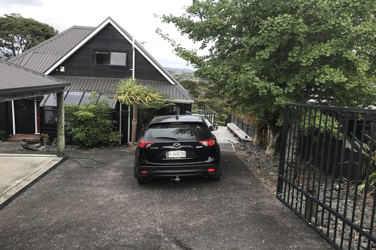 Photo of property in 38 Highland Avenue, Titirangi, Auckland, 0604