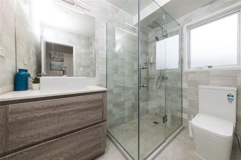 Photo of property in 4210a/2 Great North Road, Glendene, Auckland, 0602