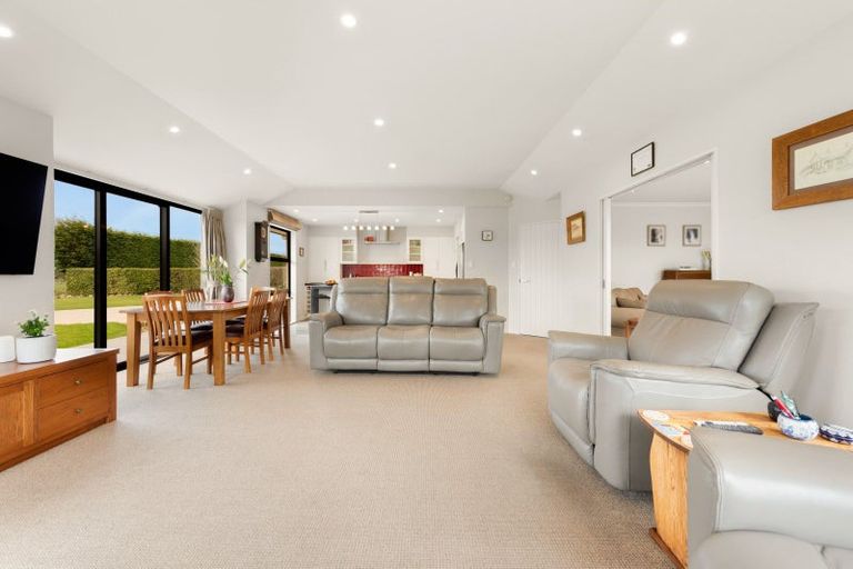 Photo of property in 24 Mckinnon Road, Edendale, Wyndham, 9893