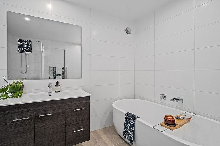 Photo of property in 79 Te Oneroa Way, Long Bay, Auckland, 0630