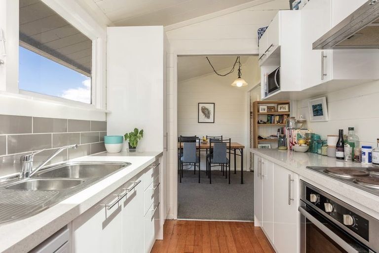 Photo of property in 15 Dunmail Way, Newlands, Wellington, 6037