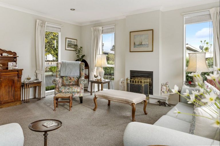 Photo of property in 2/12 Gradwell Place, Two Mile Bay, Taupo, 3330