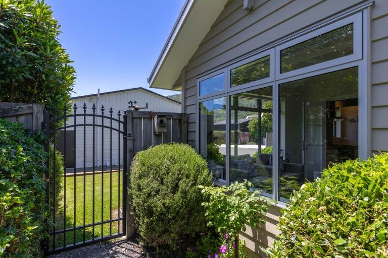 Photo of property in 6a Huia Street, Waikawa, Picton, 7220