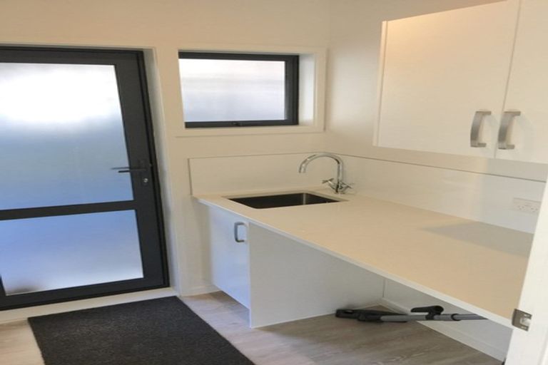 Photo of property in 2/48 Sunset Road, Unsworth Heights, Auckland, 0632