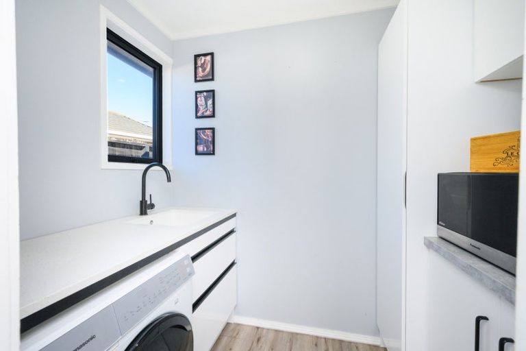 Photo of property in 7 Colonial Place, Kelvin Grove, Palmerston North, 4414