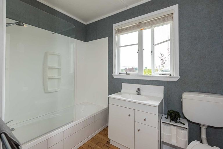 Photo of property in 1 Mcgreevy Street, Waipawa, 4210