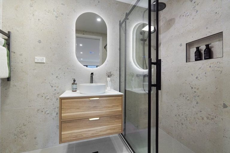 Photo of property in 69d Chivalry Road, Glenfield, Auckland, 0629