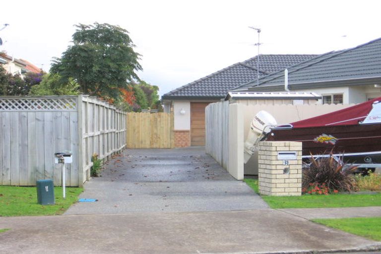 Photo of property in 33 Macnean Drive, East Tamaki Heights, Auckland, 2016