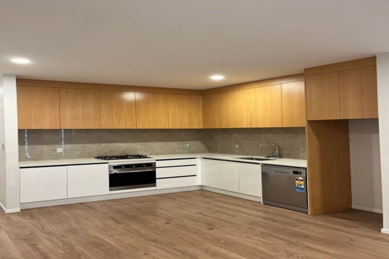 Photo of property in 35 Red Hills Road, Massey, Auckland, 0614