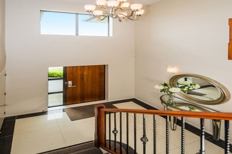 Photo of property in 42 Bur Oak Terrace, Schnapper Rock, Auckland, 0632