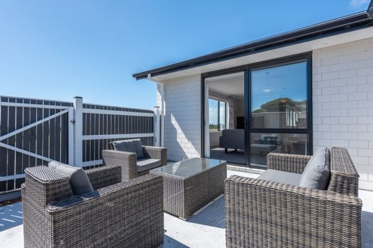 Photo of property in 16 Takahe Drive, Paraparaumu Beach, Paraparaumu, 5032