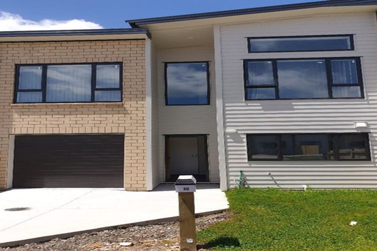 Photo of property in 21 Millcroft Lane, Ranui, Auckland, 0612