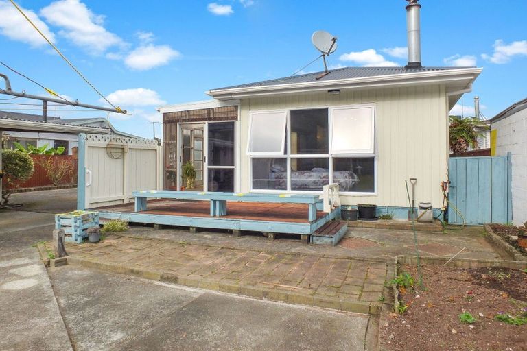 Photo of property in 18 Hulke Street, Foxton, 4814