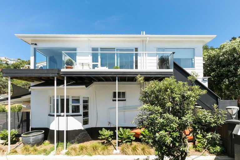 Photo of property in 281 Queens Drive, Lyall Bay, Wellington, 6022