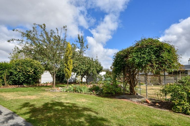 Photo of property in 3 Chisholm Place, Carterton, 5713