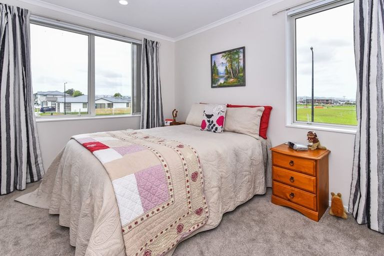 Photo of property in 16 Soaring Bird Drive, Takanini, 2112