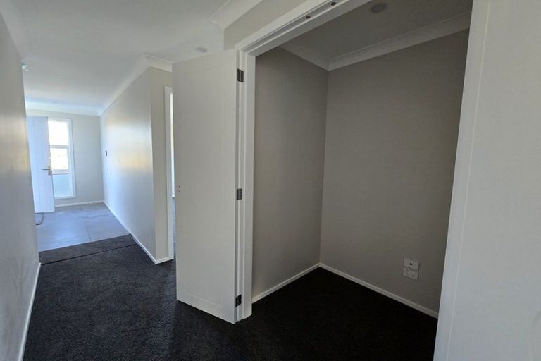 Photo of property in 6a Te Arapito Close, Aotea, 5024