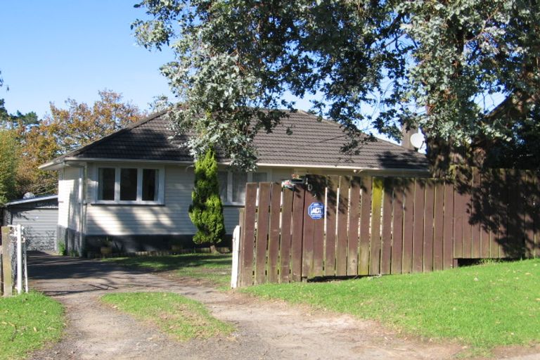 Photo of property in 105 Roberts Road, Te Atatu South, Auckland, 0610