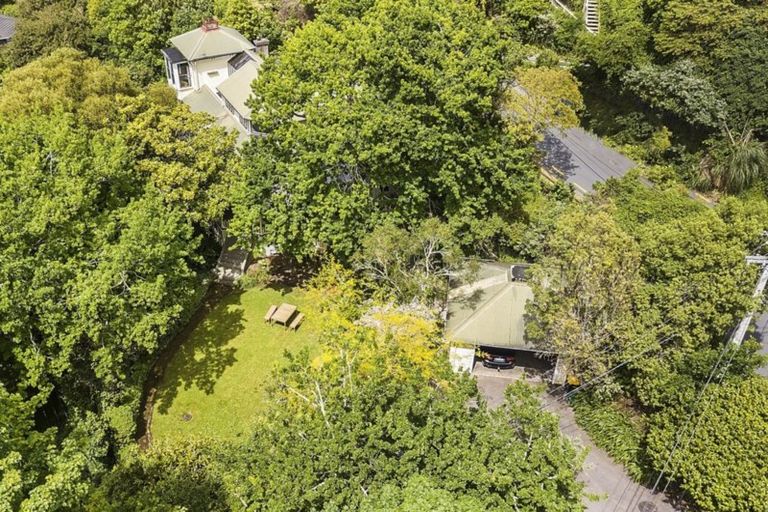 Photo of property in 50 Garden Road, Northland, Wellington, 6012